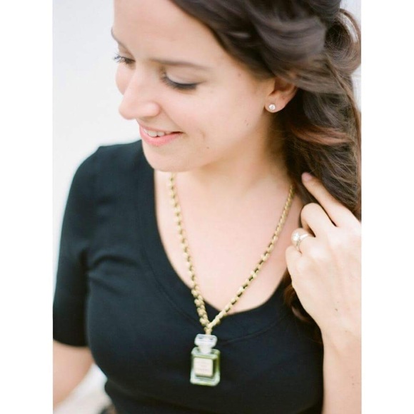 Meet your posher! - Picture 2 of 4