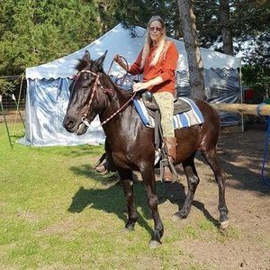 Meet your Posher, Connie