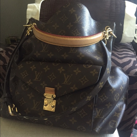 Louis Vuitton Authentic Metis Bag