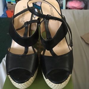 Shoe dazzle 8.5 women's wedges worn once