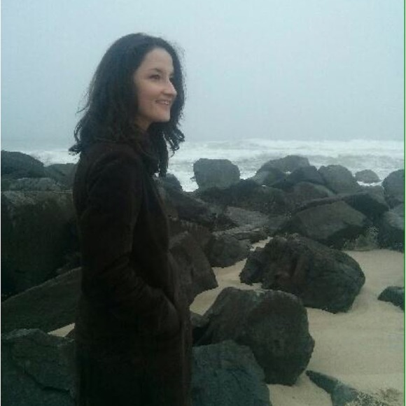 Meet your Posher, Laura - Picture 1 of 1