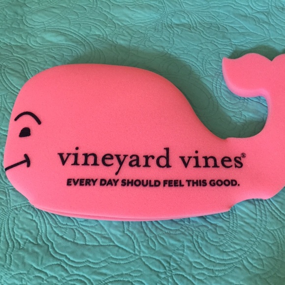 Vineyard Vines Foam Whale Head