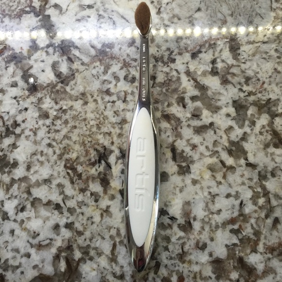 Artis Oval 3 Brush