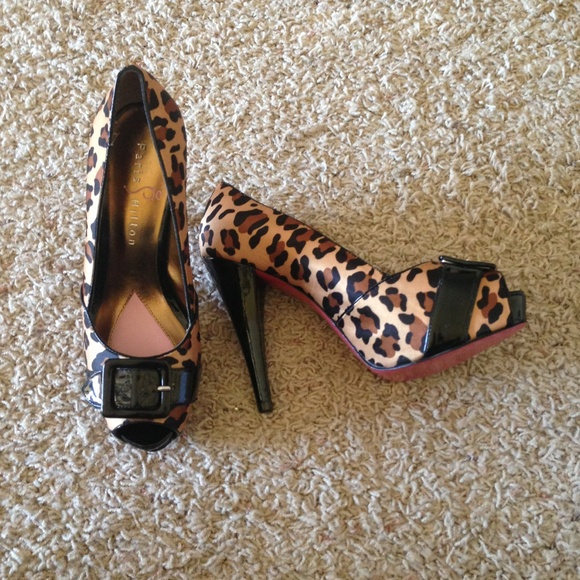 Price Slash: Paris Hilton Animal Hot Pink Pumps - Picture 4 of 4