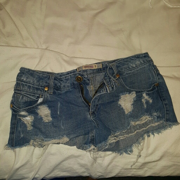 Super short destresse shorts from pacsun! - Picture 1 of 1