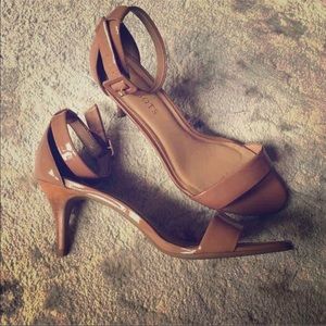 Talbots tan strappy heels Sz 8W