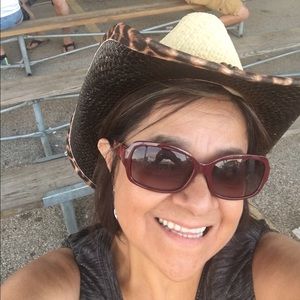 Meet your Posher, Elizabeth