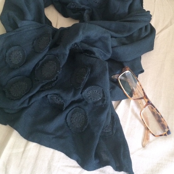 Black embroidered scarf 🔲▪️◽️ - Picture 1 of 3
