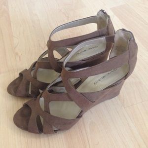 ⬇️ PRICE DROP! ⬇️ Like New! Brown Strappy Wedges