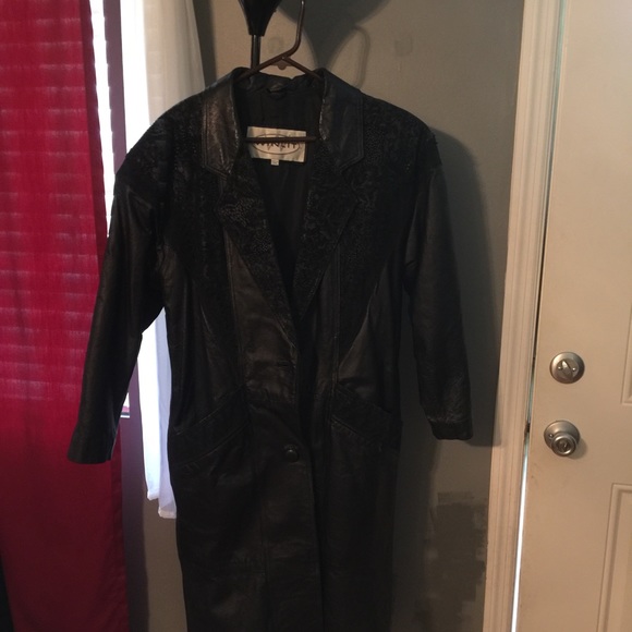 ⭐️Great condition.Black leather trench coat - Picture 2 of 4