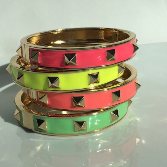 🎉HP🎉 Gorgeous Studded Bracelet - Picture 2 of 2