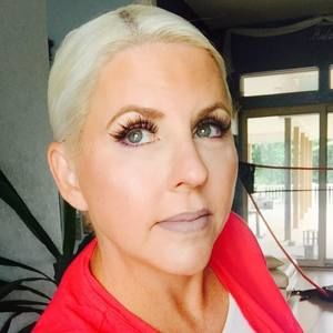 Meet your Posher, Leslie