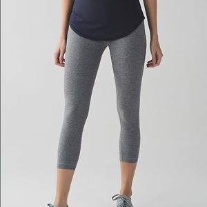 lululemon athletica Wunder under crops. Size 6