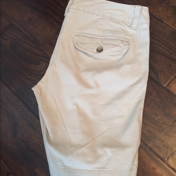 American Eagle khaki shorts
