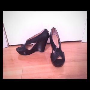 Nine West black wedges