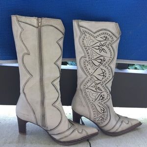 Women's Destroy white w brown design cowboy boots