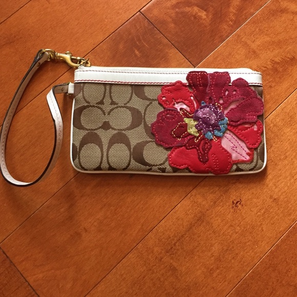 Coach Handbags - Coach Wristlet