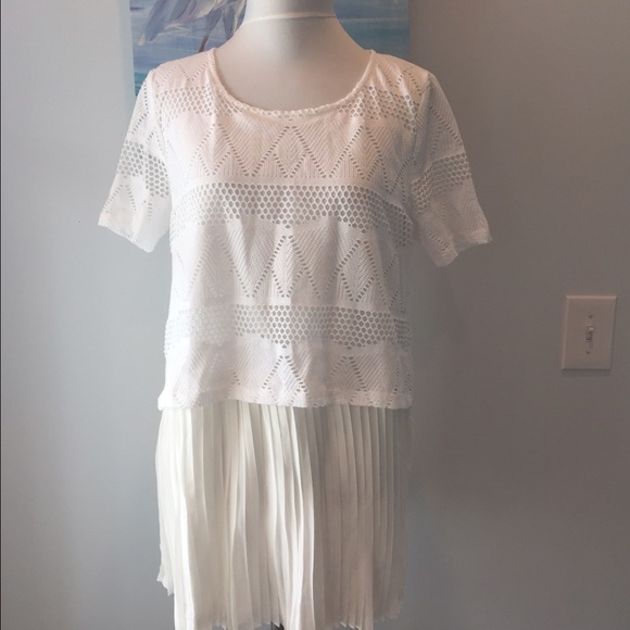 Crochet style and pleated tunic