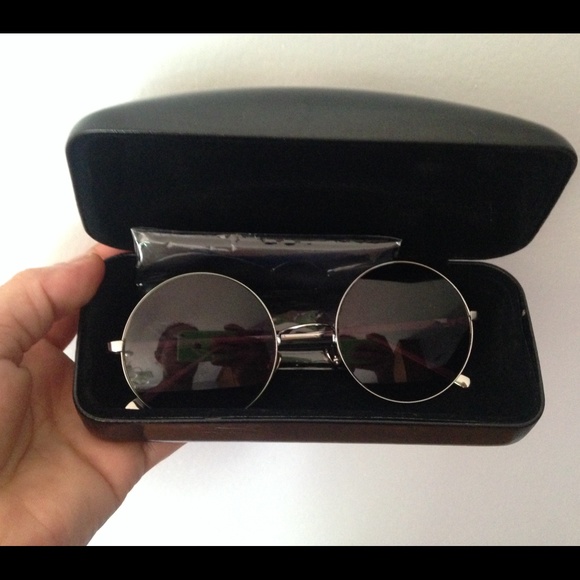 Linda Farrow Soonglasses NWT - Picture 1 of 4