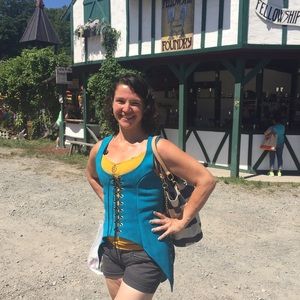 Meet your Posher, Alexandra