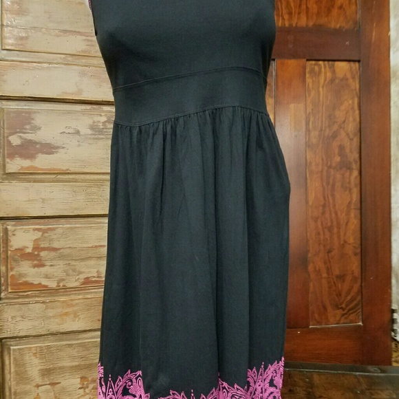 Simple Black and Pink Dress - Picture 3 of 3