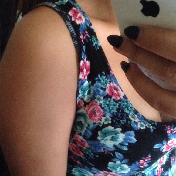 🔥5$ SALE🔥Floral crop top! - Picture 2 of 2