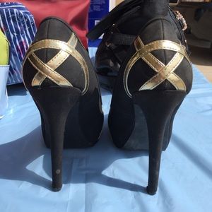 shoedazzle gold shoes