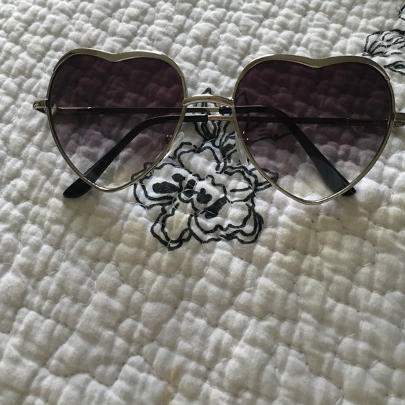 Heart sunnies
