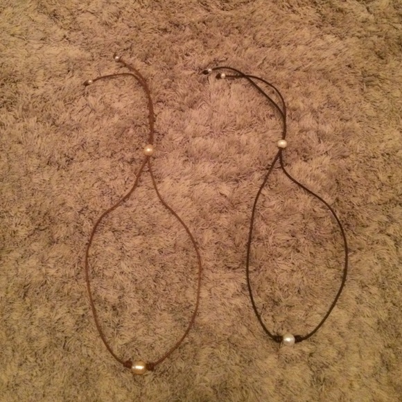 Genuine leather and pearl necklaces