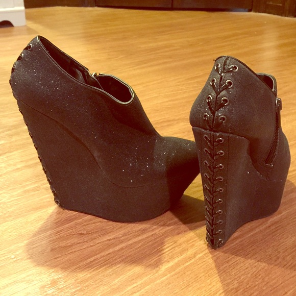 Wild pair lace back platform booties!