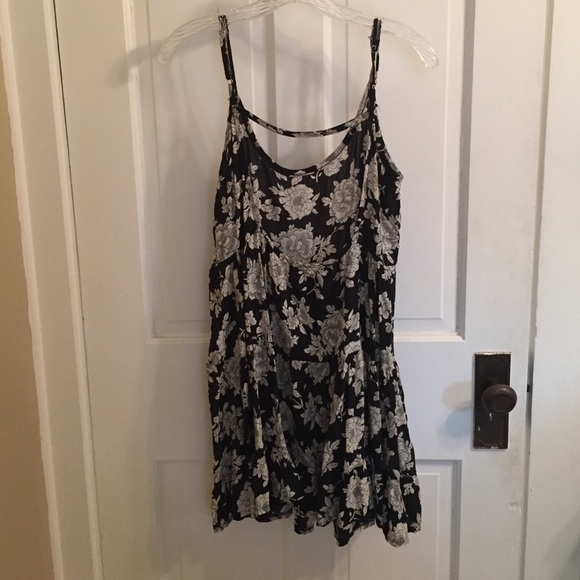 Brandy Melville Jada Dress - Picture 2 of 3