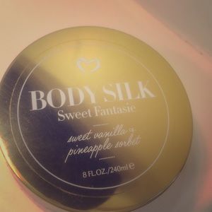 Body Silk Sweet Vanilla& Pineapple Sorbet Creme