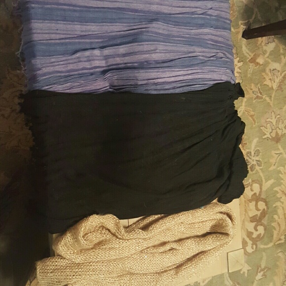 Lot of dressy winter scarves - Picture 2 of 2
