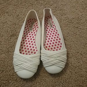 American eagle white flats