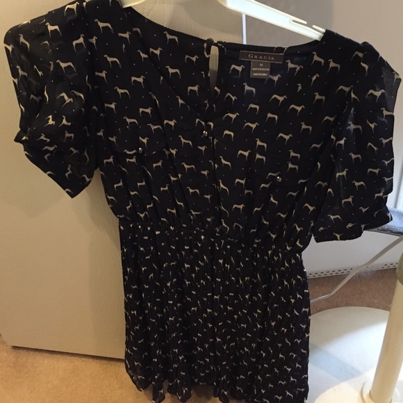 Fun dog print. Elastic waist, pleated skirt.