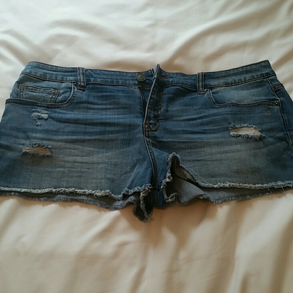 SOLD on ⓂVictoria's Secret boyfriend jean shorts