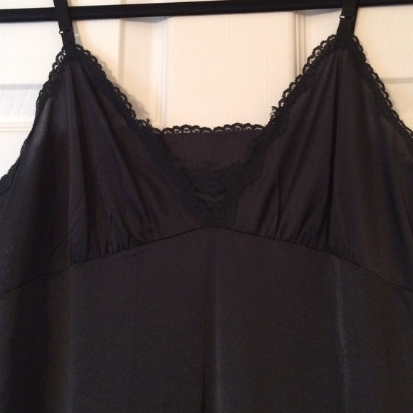 Black lace slip with adjustable straps Vintage and in EUC. - Picture 2 of 5
