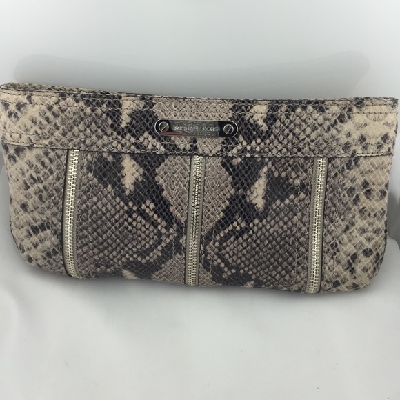 Michael Kors Handbags - Michael Kors Clutch!