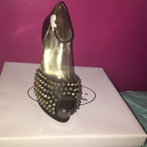 Steve Madden Obstcls Black W/Studs