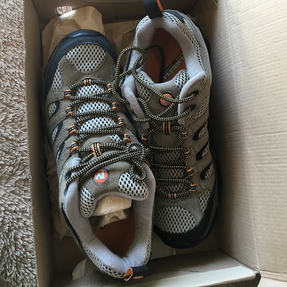Men's Size 9 Merrell Moab Ventilator Hiking  NWT