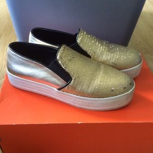 Steve Madden slop on snickers