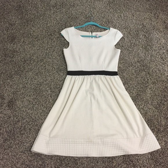 Creme, quad/graphed, dress