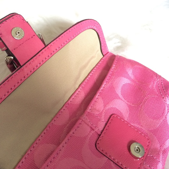 Coach pink wristlet - Picture 3 of 4