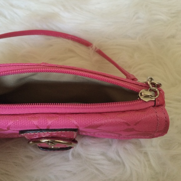 Coach pink wristlet - Picture 4 of 4