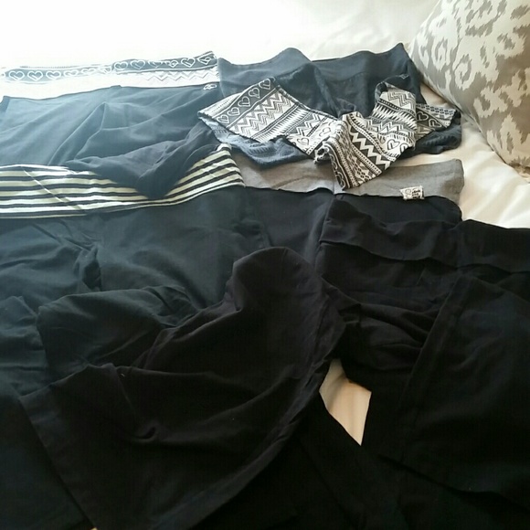 SOLD 5 pairs yoga pants/leggings!