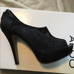 Aldo Kuhne black lace bootie sz 37