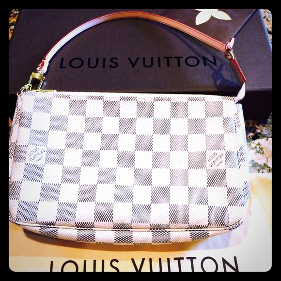 Louis Vutton Pochette Accessory 💕