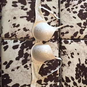 Cream Scandale bra (great condition)