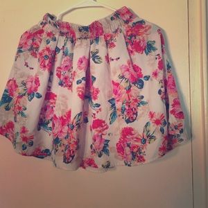 Cute floral mini skater skirt.