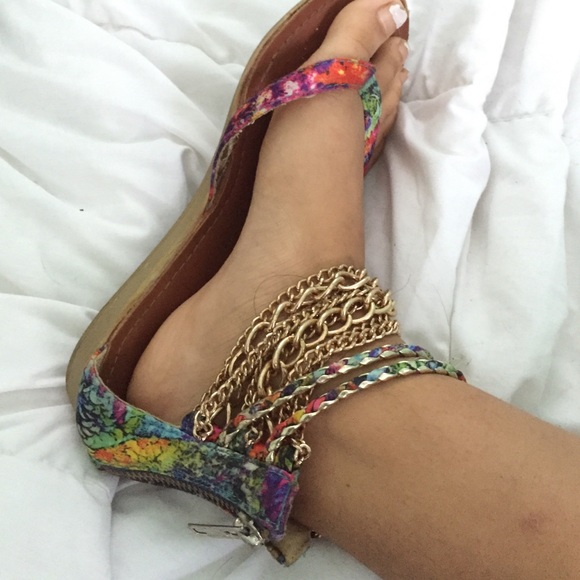 Boutique sandals size 6